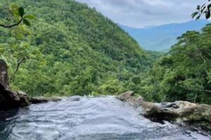 Puas Berwisata Bahari di Labuan Bajo? Yuk Beralih Menikmati Air Terjun Cunca Pilas