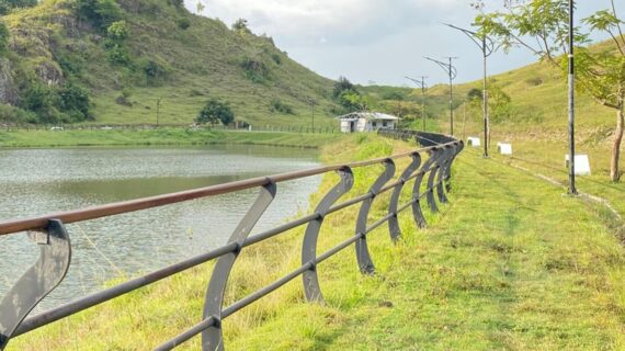 Embung Anak Munting Labuan Bajo : Pesona Oase Alam Di Tengah Perbukitan Flores